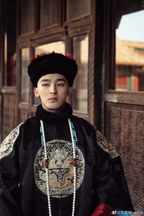 chinese fashion in the style of qing dynasty by 毛若懿