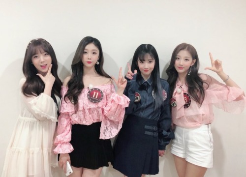 fanboynews:[#Lovelyz] &lt;히든싱어 5&gt; 록의 전설 ‘전인권’ 선배님 편에 출연하게 된 우리 #러블리즈 경악과 멘붕의 연속이었던 그 현장에서도 돋보였던 우