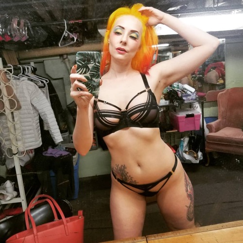 stripper-locker-room:  https://www.instagram.com/missunasolitaire/