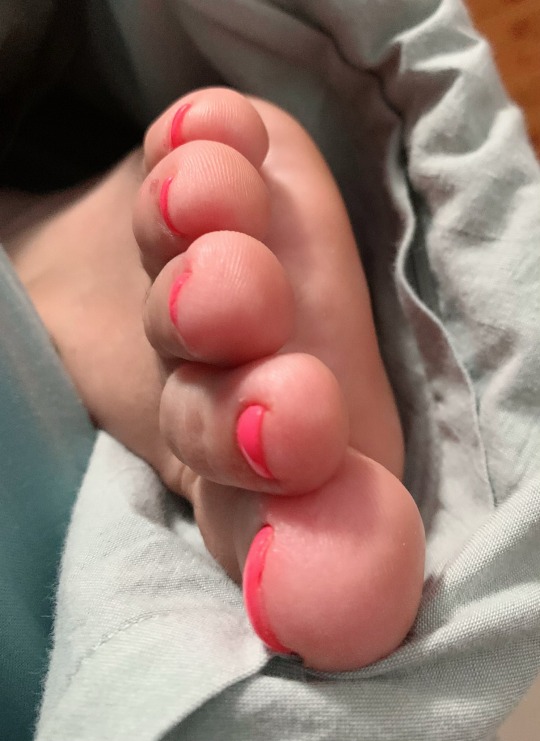 mysexyfeetstoes:My sexy toes