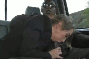 femdomhotwifecuckoldinterracial:  Iâ€™d love to do this for a guy, in the backseat,