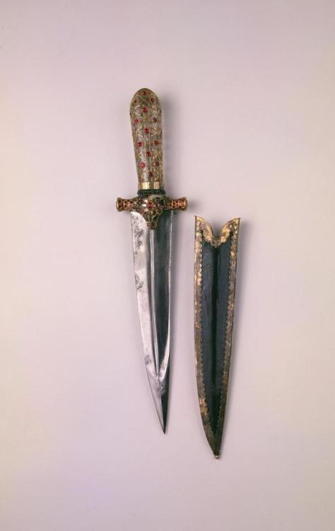 peashooter85: Indian dagger with rock crystal hilt, decorated with gold, diamonds, and rubies, 17th 