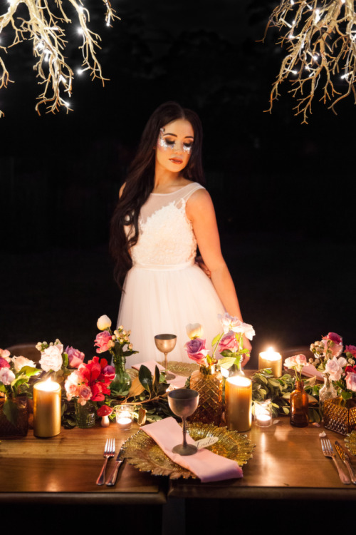 styledandwed:Dream tonight with this Midsummer Night’s Dream Inspired Wedding Inspiration on Styled 