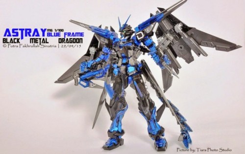 vinesgrowgold:  MODELER: PFS_Custom <br> MODEL TITLE: Astray Blue Frame Black Metal Dragoon<br> KITS USED: MG 1/100 Gundam Astray Blue Frame D, MG 1/100 Gundam Epyon, MSG Kotobukiya Exceed Binder<br> gundamkitscollection