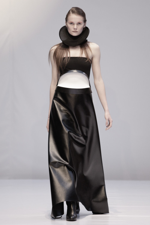 slickcrust:Alisa Kuzembaeva FW 2014 “MOBIUSSTRIP”