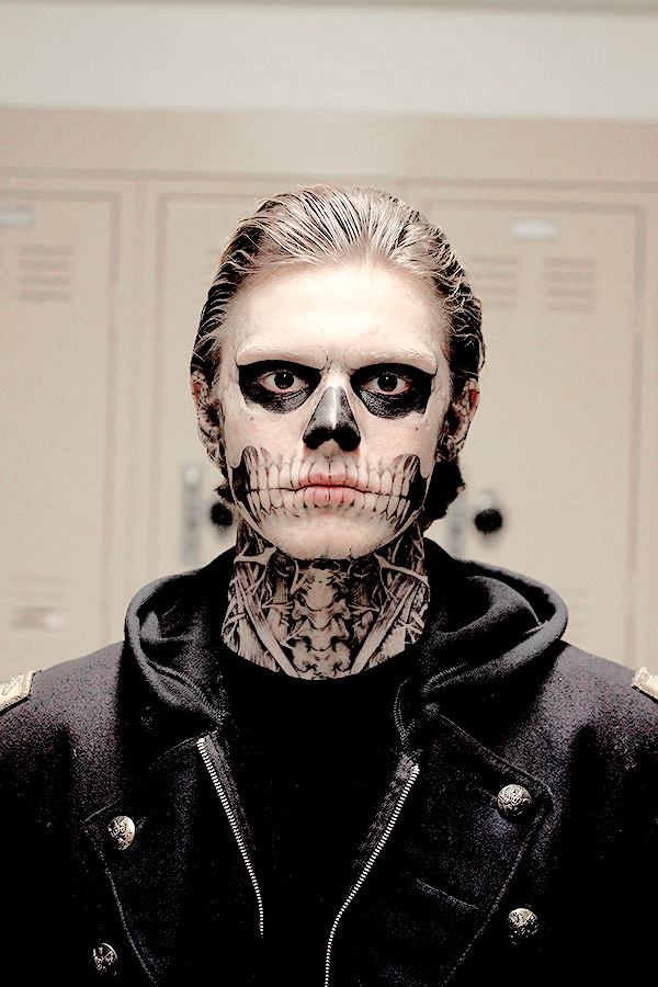 evantpetersdaily:    I prepare for the noble war. I’m calm, I know the secret.