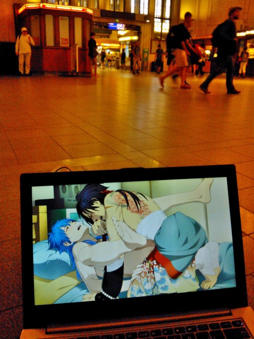 kathmeerkat:  Playing dmmd in public aka what has my life become 