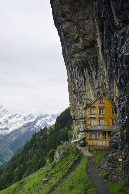 r2–d2: Hidden in the Alps 