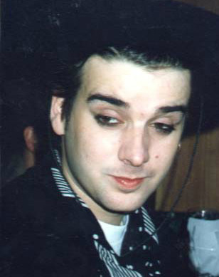 lopium: Appreciation post of Simon Gallup’s face expressions  Happy Birthday to one of my main inspi