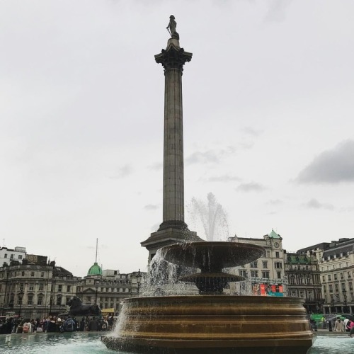 senzablog:Trafalgar Square. #london #acasamai #springbreak (presso Trafalgar Square)