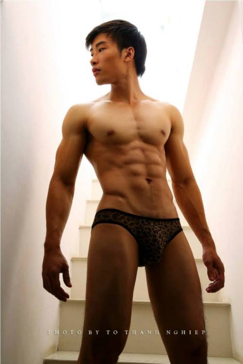 siroman91:  Hot Viet guy <3