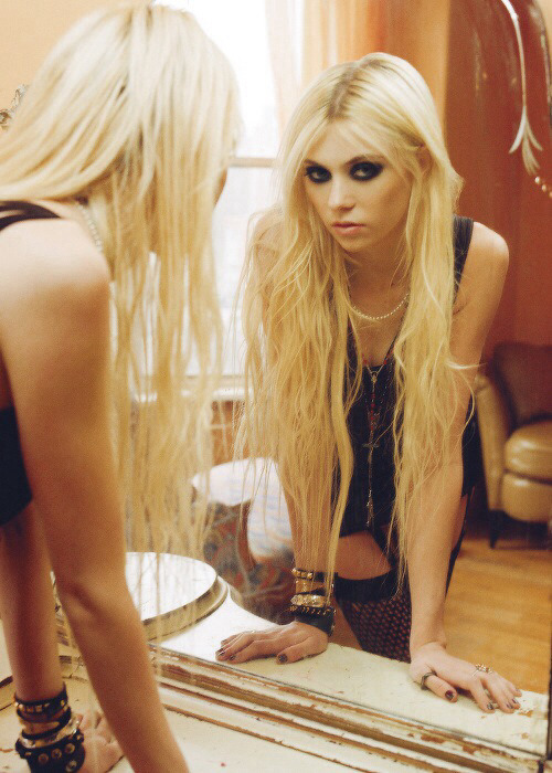 Taylor momsen naked fakes