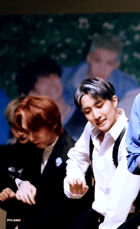 huiverse:hui - naughty boy halloween ver. (fancam by demotape)
