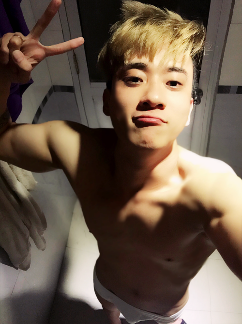 botnckt: cac17cm:  hotgaylist234: Hotboy tumblr Cu ngon  Ố ồ …