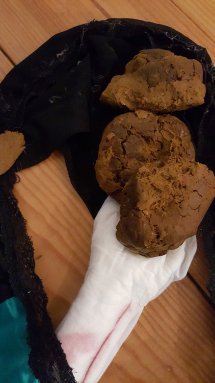 angelpooping:  nice poop mmmmm :)