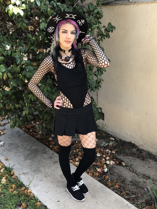 kinkykawaiiprincess:  metallover1294:  Couple pics from my custom content I got from @kinkykawaiiprincess all I can say is wow, you never disappoint. Thank you for being awesome my sexy gothic friend ✌🏻  I’m so glad you like them 🖤🖤