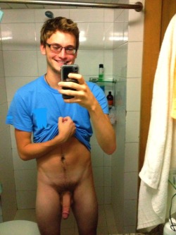 sprinkledpeen:  Happily showing off