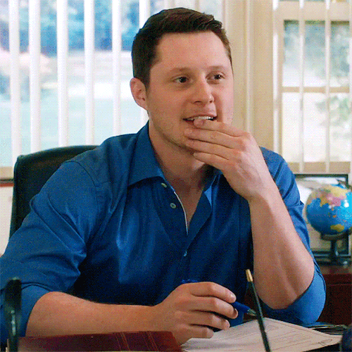 leupagus:I’ve said it before, I’ll say it again: Patrick makes this face at David less than 90 secon