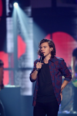 direct-news:  HQ’s - One Direction performs onstage during the 2014 iHeartRadio Music Festival at the MGM Grand Garden Arena on September 20, 2014 in Las Vegas, Nevada. 