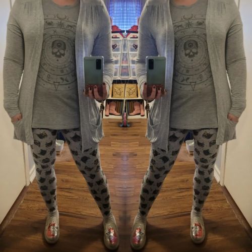 Yesterday’s outfit: Target Halloween skull astrology tunic, Cat & Jack kitten leggings, th