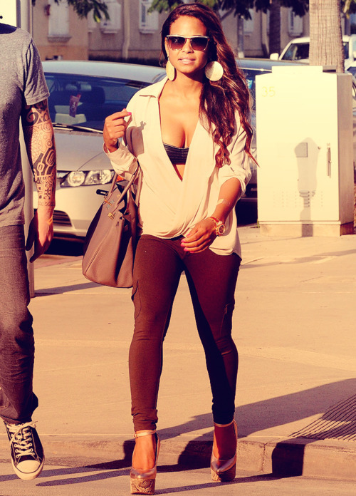 flyestfemales:  flyestfemales 