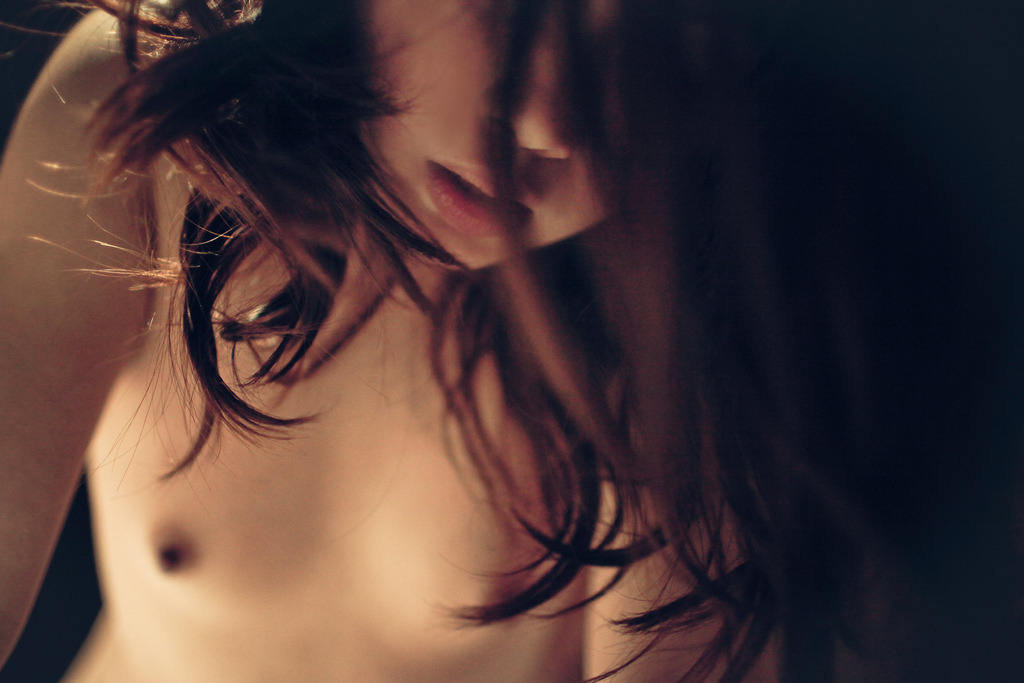 aurorae:  Crawling into bed with me. (by Raven Yeh)