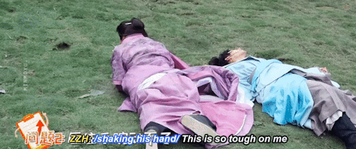 Zhang Zhehan & Gong Jun: Rolling In The Grass Is So Hard?!?!