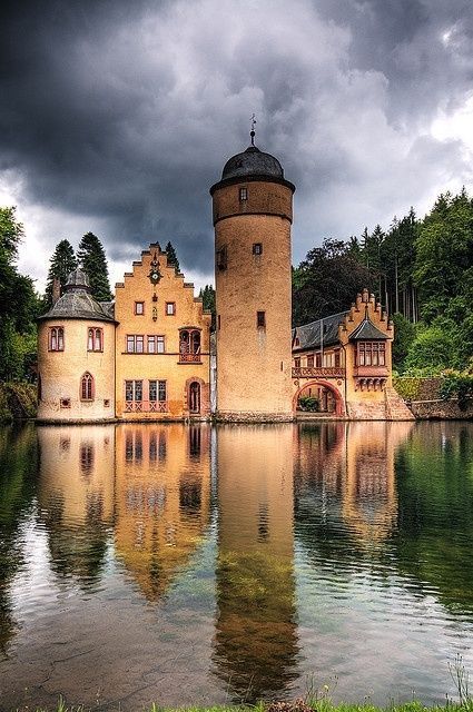 bonitavista:  Mespelbrunn Castle, Germany  photo via cheryl 