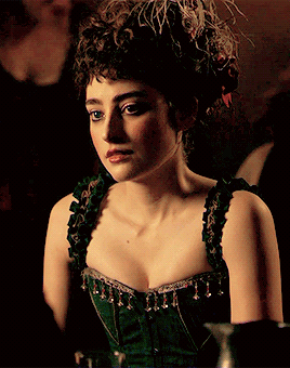 Ellise Chappellas Clara Simms In Miss Scarlet And The Duke (S01E01)