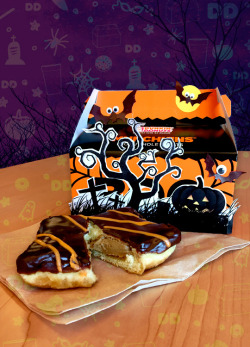 dunkindonuts:  We want to see your most creative spooky or haunted coffee cup, donut box or munchkin box! Enter your haunted packaging design and you can win up to ũ,500 in our Halloween Haunted Art Contest!Tumblr has so many amazing artists, and we