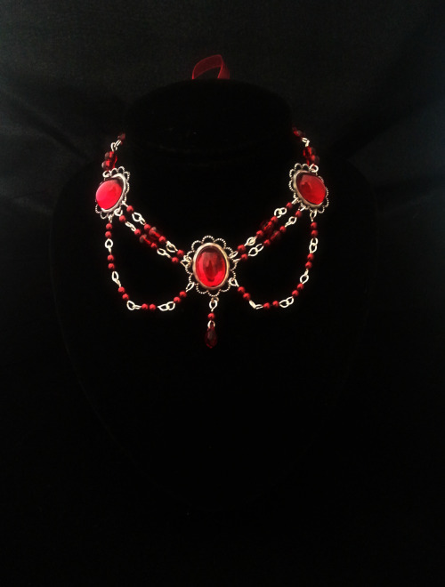elvendesigns:  Gold tudor style necklace with amethyst stone settings also shown with bottle green stone settings and a ruby stone variation in and faceted blue glass in silver plate. 