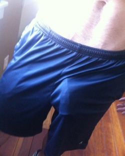 justmerl:brosfreeballing:  Nice dick bulge in gym shorts.  hot!