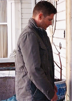 thewinchestercave:  Dean was always good at protecting the important stuff.