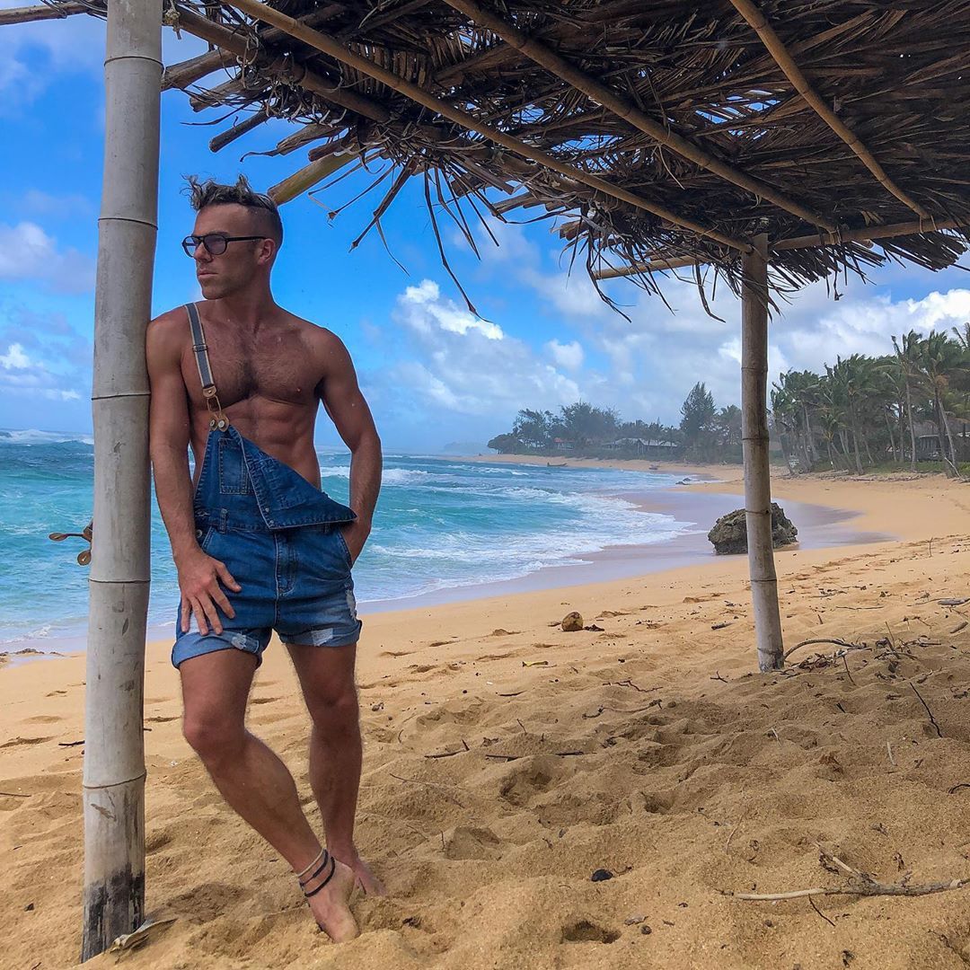 Texas is cold, so I’ll keep posting pics of Kauai 🤣 #Kauai #Hawaii #tunnelsbeach #overalls #beachbody #muscle #fitness #chesthair #beschhut #tanlines (at Kaua'i, Hawaii)
https://www.instagram.com/p/B9EvS4JHCWk/?igshid=xoggtauhx2c6