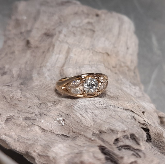 ring in gold mit diamanten funkel funkel funkel