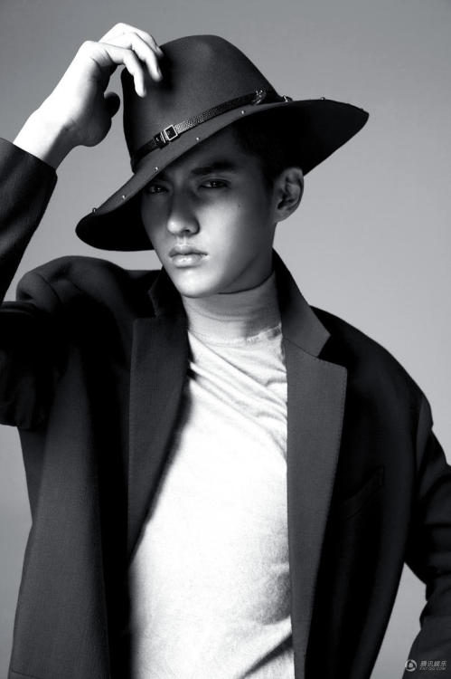 vvu-yi-fan:  吴亦凡新歌MV两周破十亿 拍摄花絮独家放送