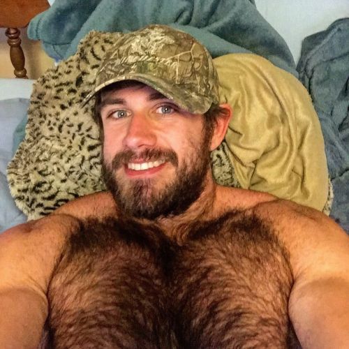 beardburnme:“Who wants a big teddy bear cuddle? #bear #musclebear #hairychest” by @musclemick26 on Instagram http://ift.tt/1leKqix