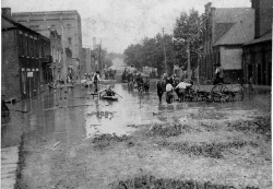 vintageeveryday:  Vintage photographs of flooding in Missouri. See more here… 