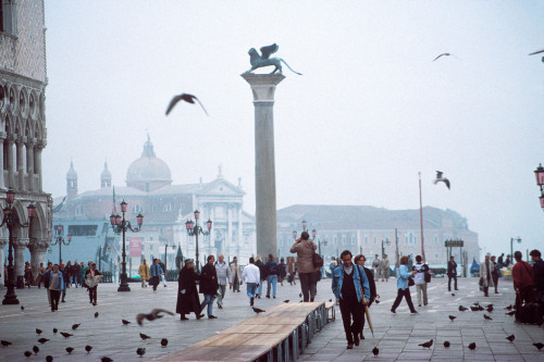 XXX 20aliens: ITALY. Venice. 2003Gueorgui Pinkhassov photo