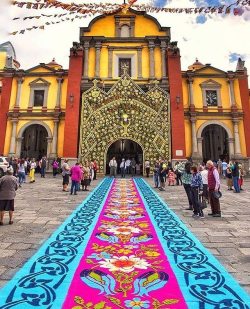turimexico:  Tapetes de aserrín elaborados