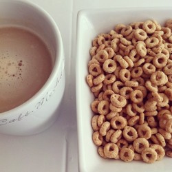 therealpeggyhill:  Cheerios and tea 🍶