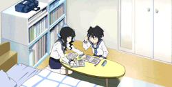 マ