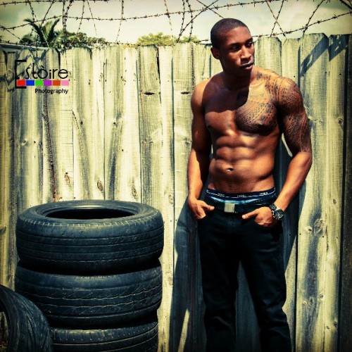 sejoe:  New default pic … #Haitian #bèltigason #tatted #polynesiantattoo #tattoos #phuckyoworkout #fitness 