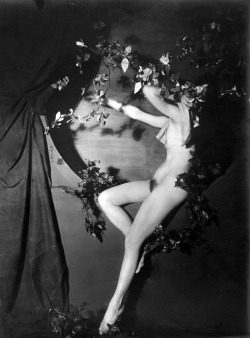  Alfred Cheney Johnston - Ziegfeld Girl 