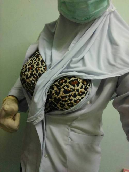 pujaanlelaki: Isteri kesepian ditinggalkan suami..menyerah pd lelaki lain Kiriman tumblr