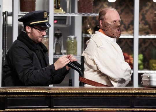 daddyconant:  cutthroat kitchen season 1: make a competitor season their dish with jelly beans!cutthroat kitchen season 14: force your competitors to take turns dressing up as fucking hannibal lector while being pushed around the kitchen on a dolly