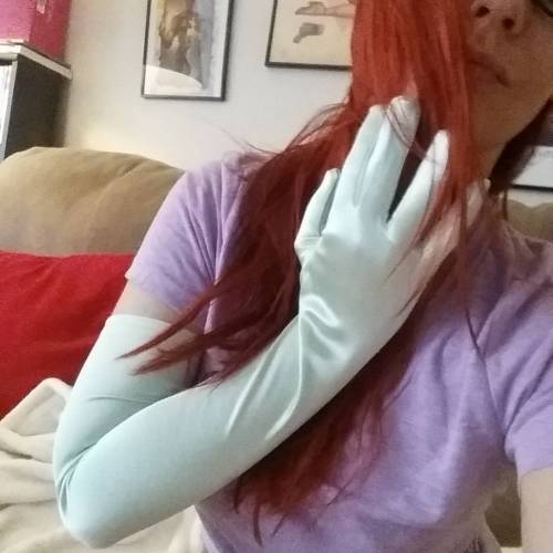 chrissydaniels:  Oooh thank you, James for the beautiful light green opera gloves!!! I love them! :) 