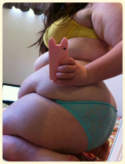 lovemlarge: Totally love the way her belly overflows her panties