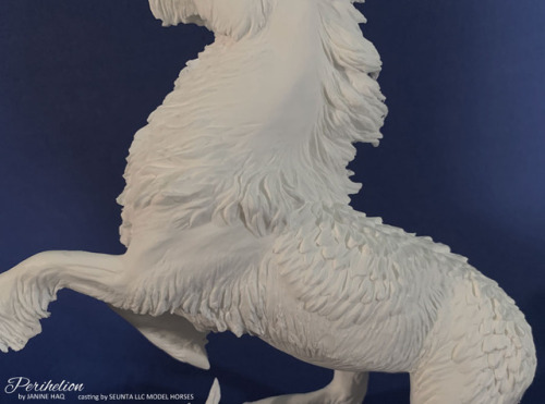 Perihelion is a traditional size kirin resin. He is the first ever casted sculpture created by Quequ