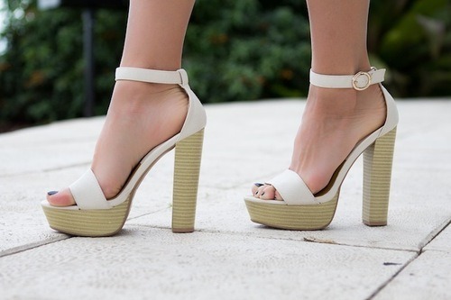 lolas-couture:  Fashion Picks →
